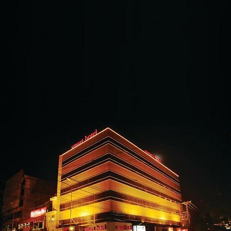 Smart Hotel Lahore Bagian luar foto