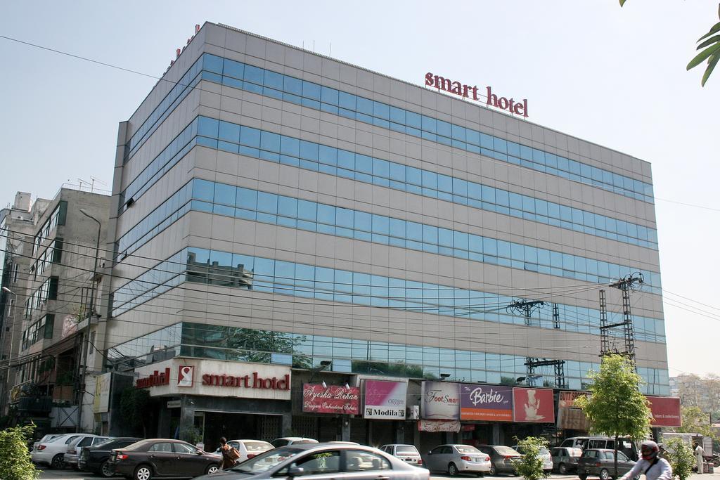 Smart Hotel Lahore Bagian luar foto