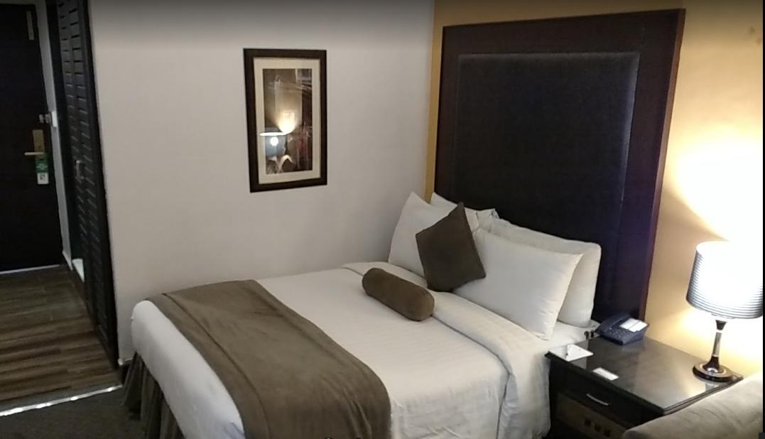 Smart Hotel Lahore Bagian luar foto