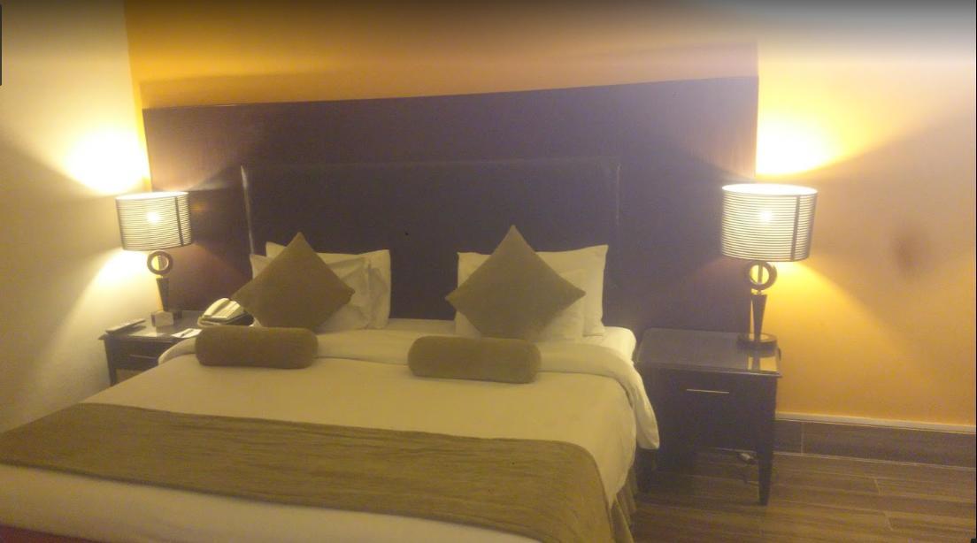 Smart Hotel Lahore Bagian luar foto