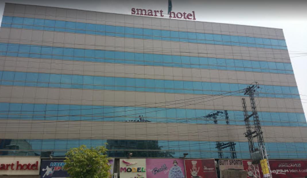Smart Hotel Lahore Bagian luar foto