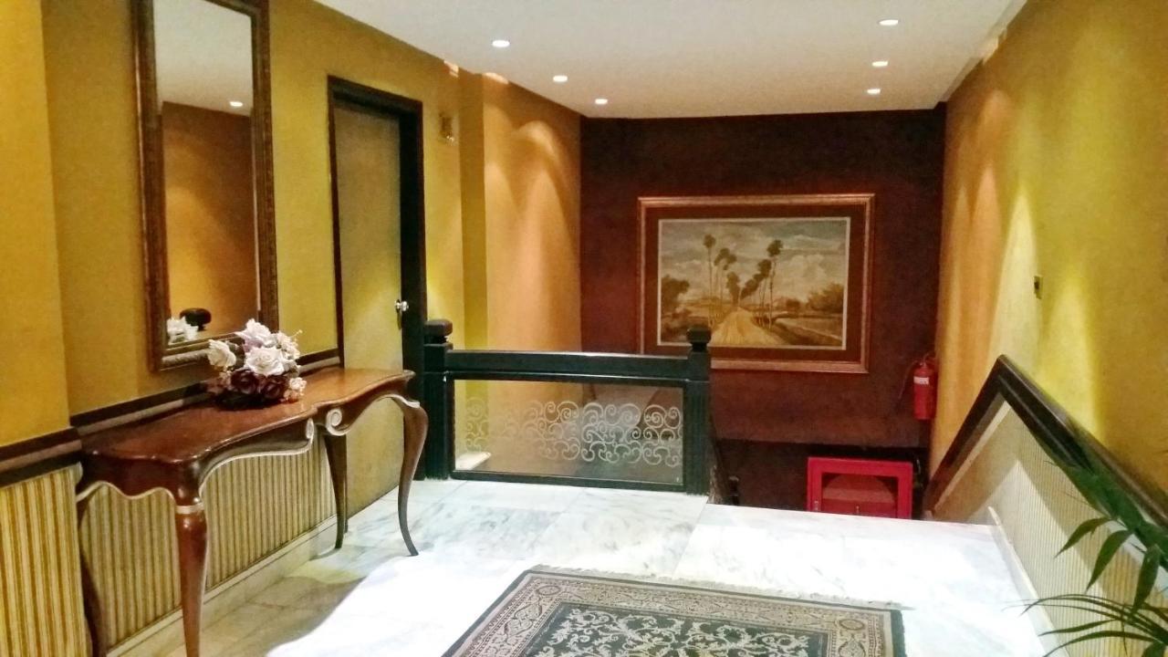 Smart Hotel Lahore Bagian luar foto