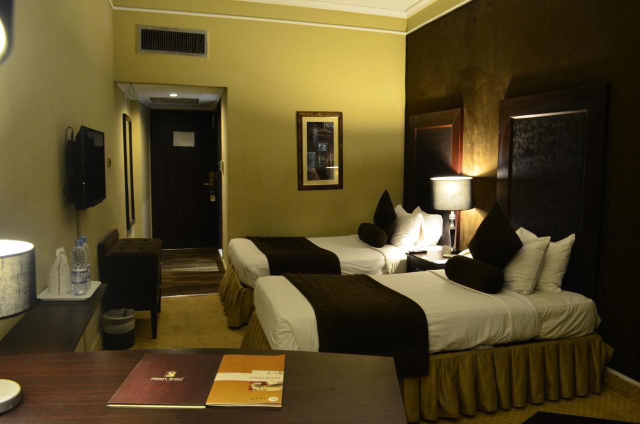 Smart Hotel Lahore Bagian luar foto