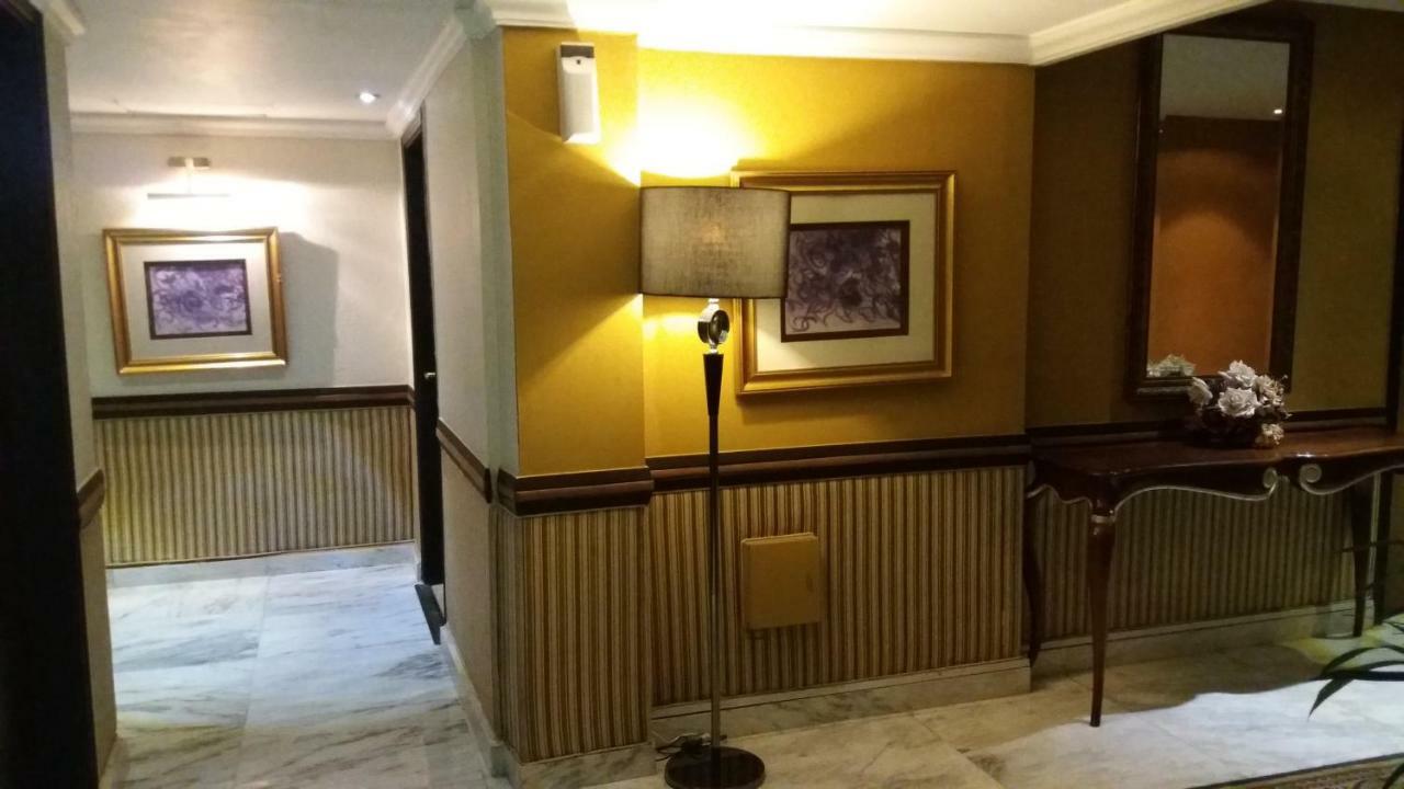 Smart Hotel Lahore Bagian luar foto