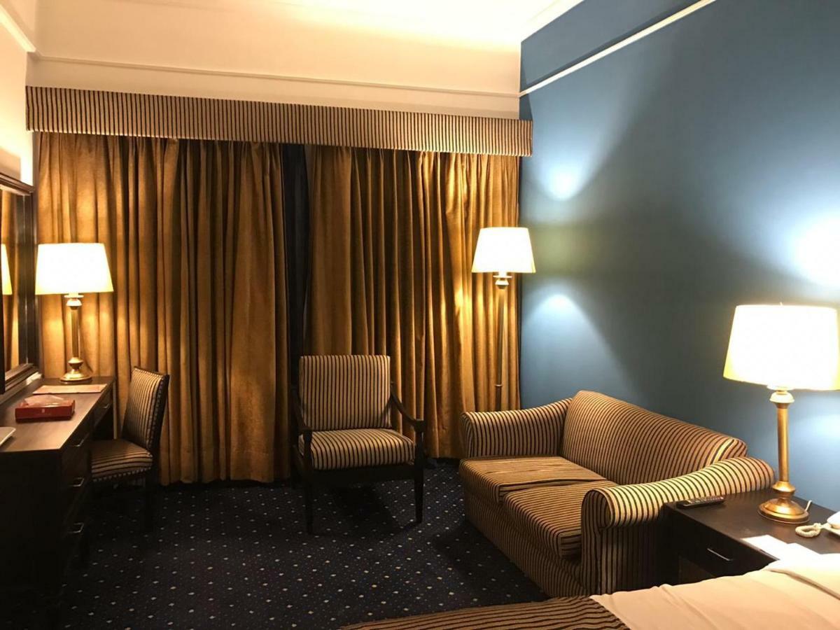 Smart Hotel Lahore Bagian luar foto