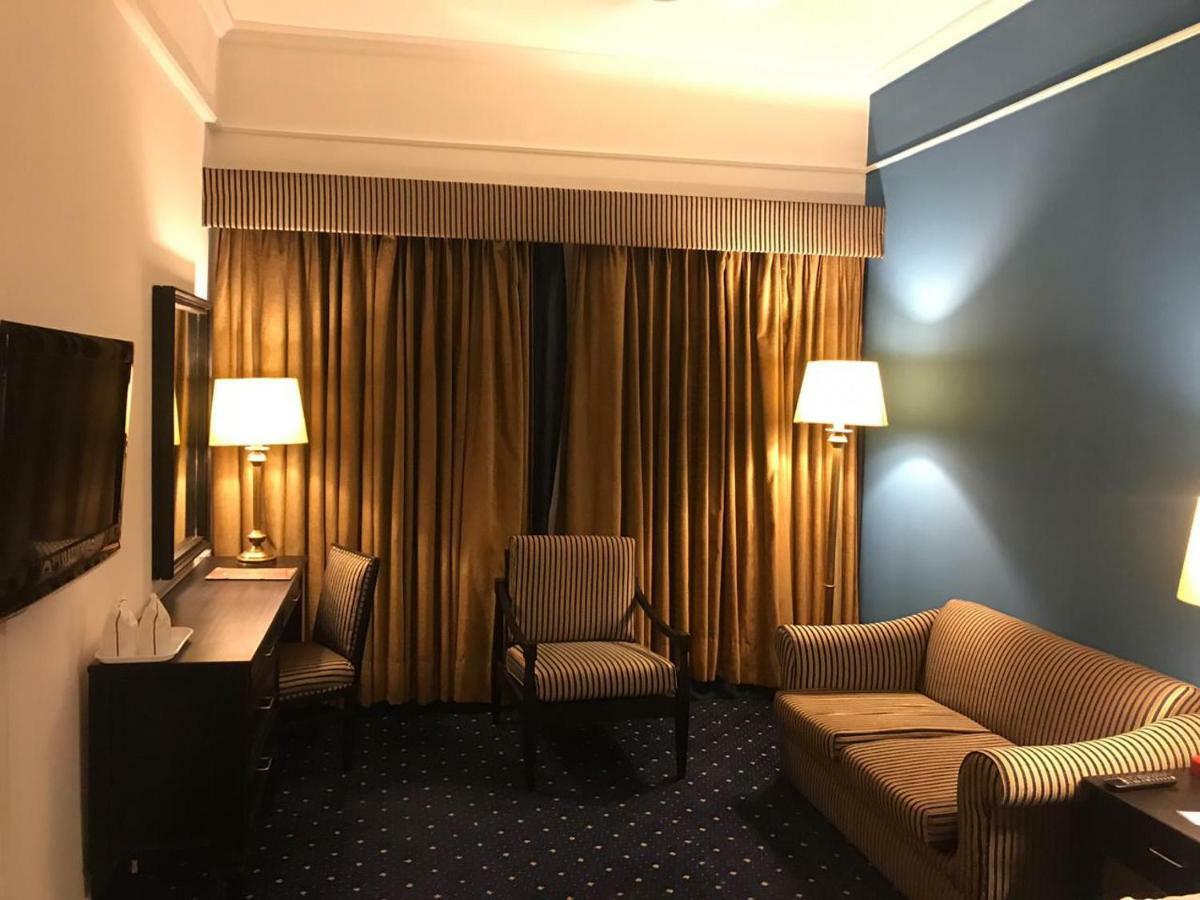 Smart Hotel Lahore Bagian luar foto